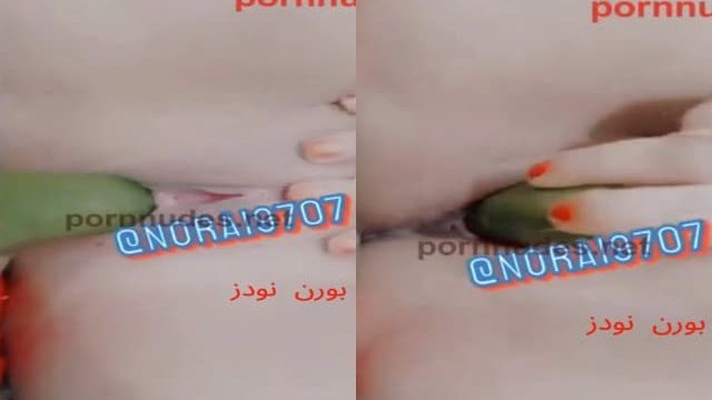 نورا الشرموطة تريح كسها بالخيارة
